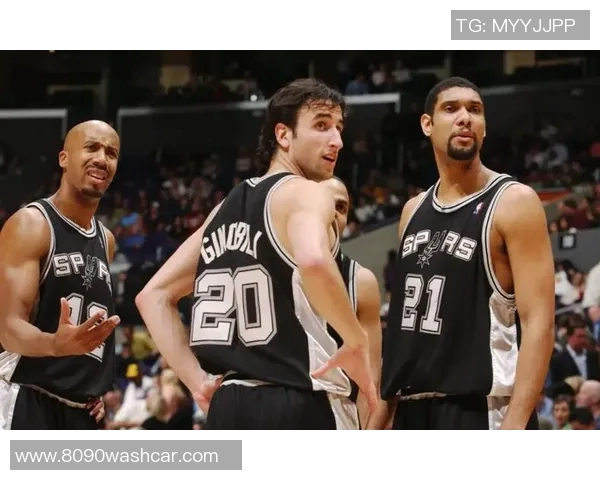 吉诺比利与帕克的传奇对决：篮球场上的兄弟情与竞争精神